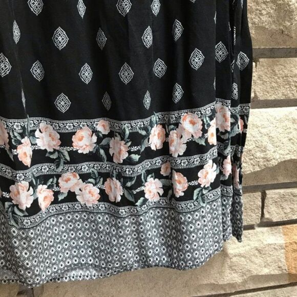 Torrid Border Print Smocked Challis Blouse Top Black Floral 0x - Picture 5 of 7